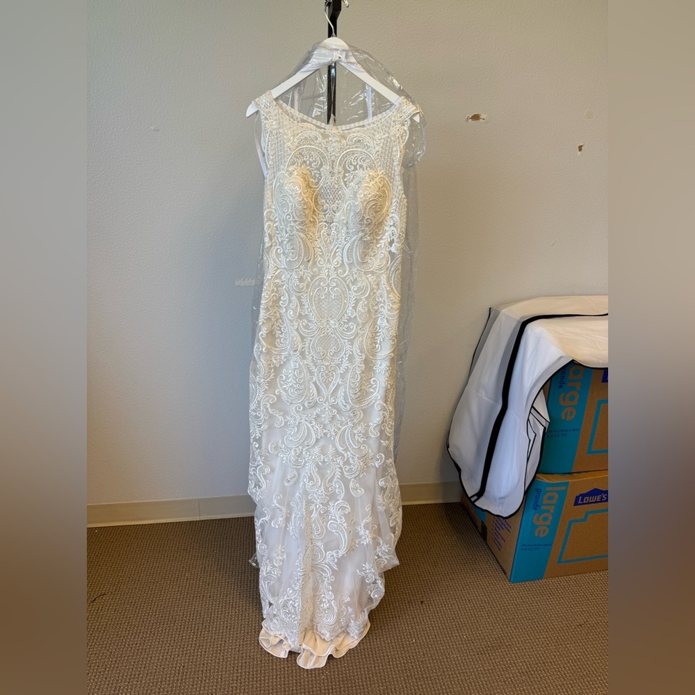 Elegant Lace Wedding Dress C548
